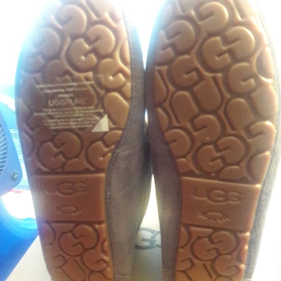 UGG Slippers - Picture 2 of 4